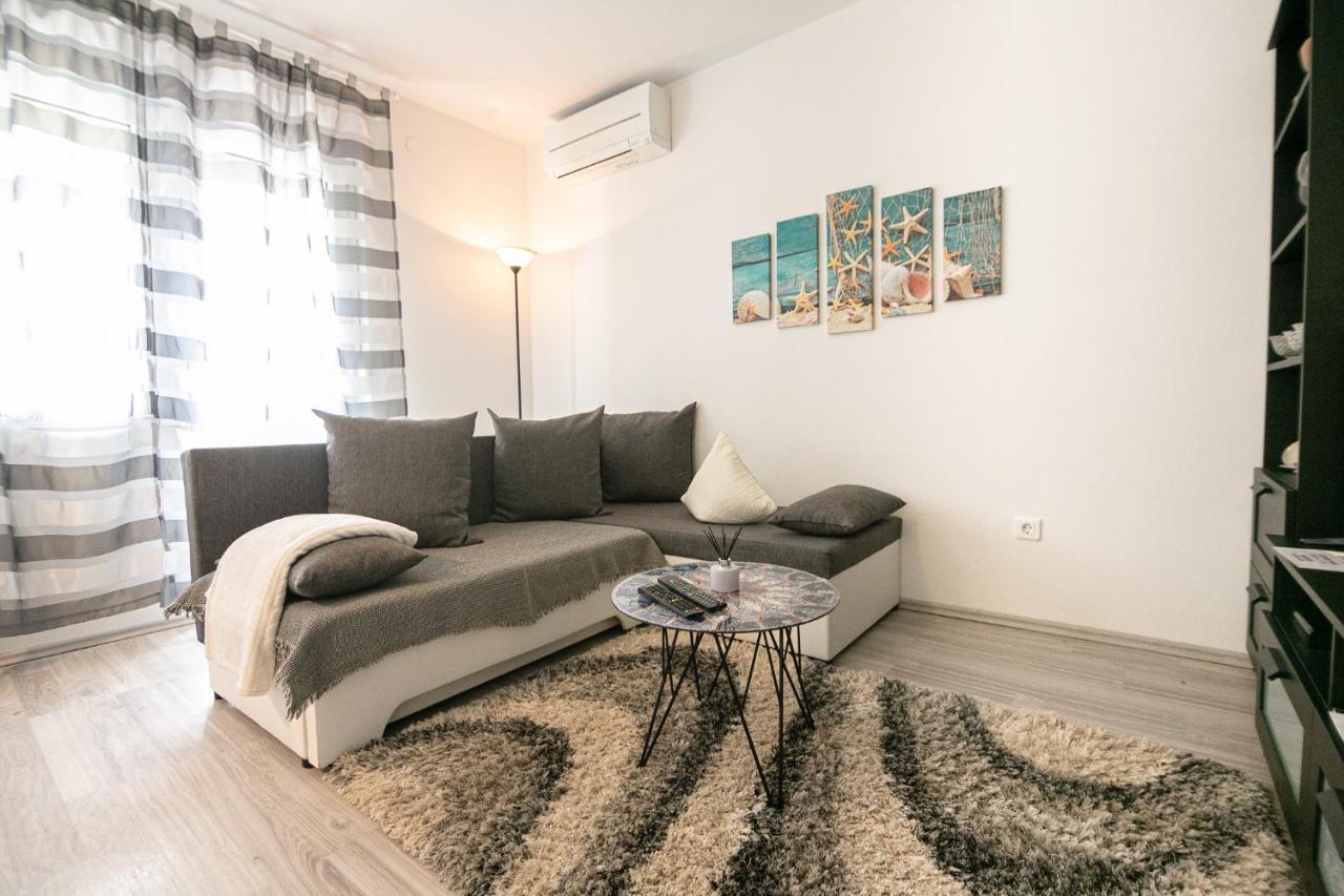 Apartment Noemi Pula Exterior photo